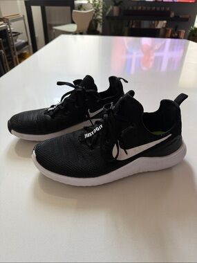 Nike Free TR 8 Just Do It Women’s Lightweight Running Sneakers, Black, Size 9.5